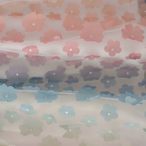 Like new 3d flower skirt - Picture 2 of 3